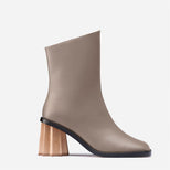 Stiefel mit plissiertem Absatz